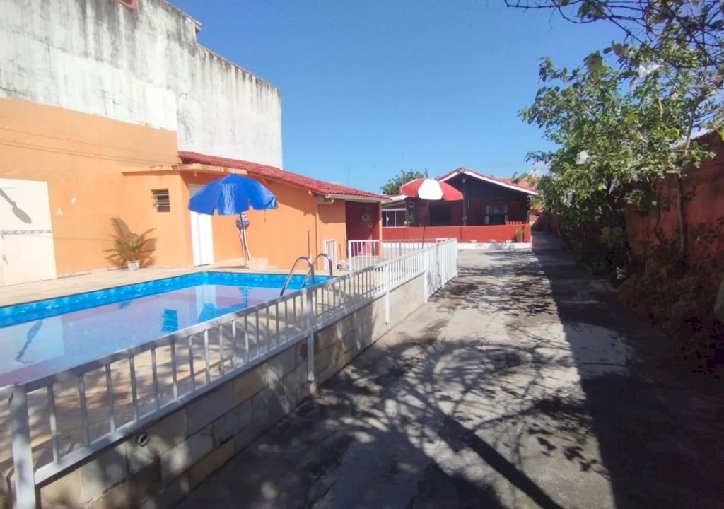 Imagem imóvel Chalé em terreno de 600m2 com piscina e jardim, Itanhaém SP