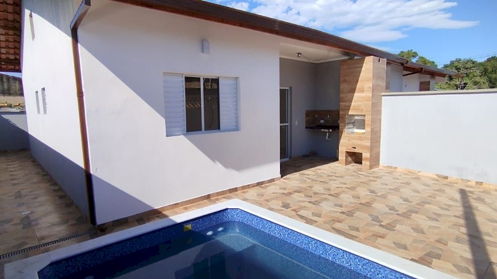 Imagem imóvel Casa À Venda em Itanhaém com 2 Dormitórios com piscina