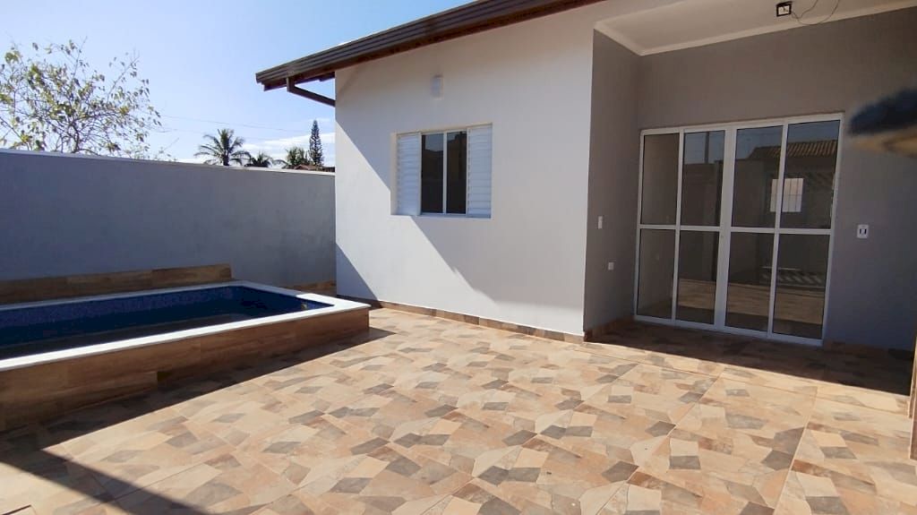 Imagem imóvel Casa À Venda em Itanhaém com 2 Dormitórios com piscina