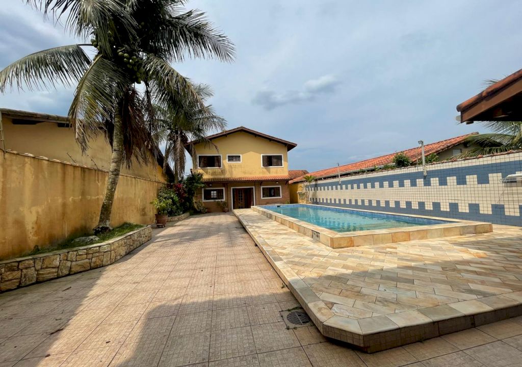 Imagem imóvel SOBRADO COM PISCINA A 50 METROS DA PRAIA